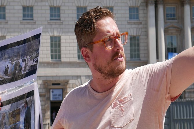 James Bond Bus Tour of London - Meeting Point and Arrival