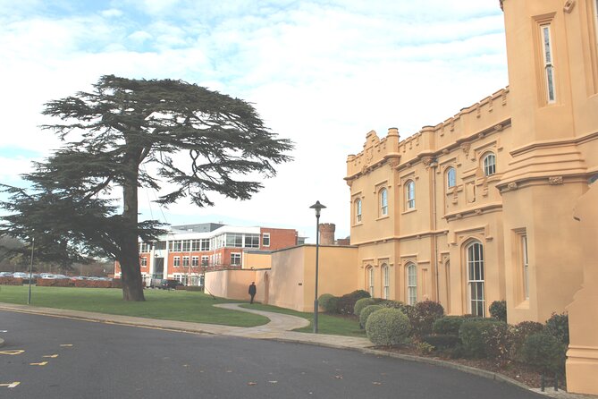 James Bond Classic Day Tour by Private London Taxi - Pinewood Studios Visit