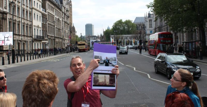James Bond Shooting Locations 2-Hour Walking Tour of London - Bond Moment Opportunities