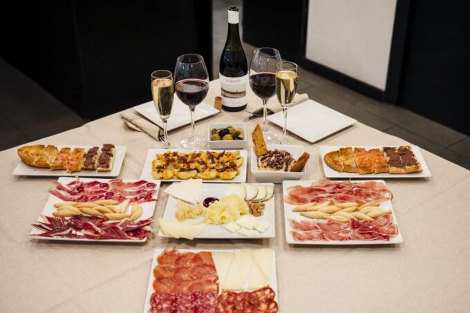 Jamón, Cheese and Wine Experience Near Sagrada Familia - Meeting Point and Group Size