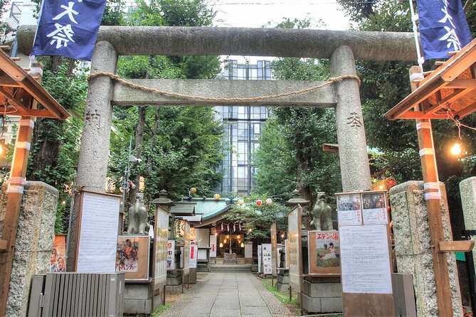 Japanese Food and Culture Experience Tour in Shinjuku Kabukicho - Karaoke Bar Experience