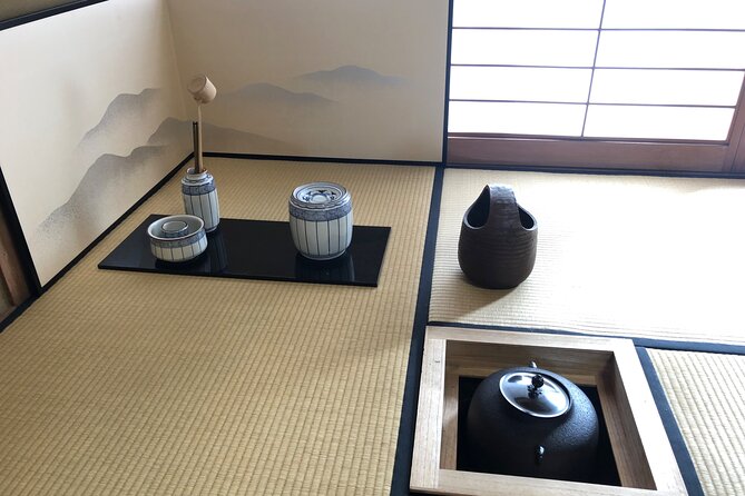 Japanese Style Room Tea Ceremony Class in Marugamemachi - Instructor Attire