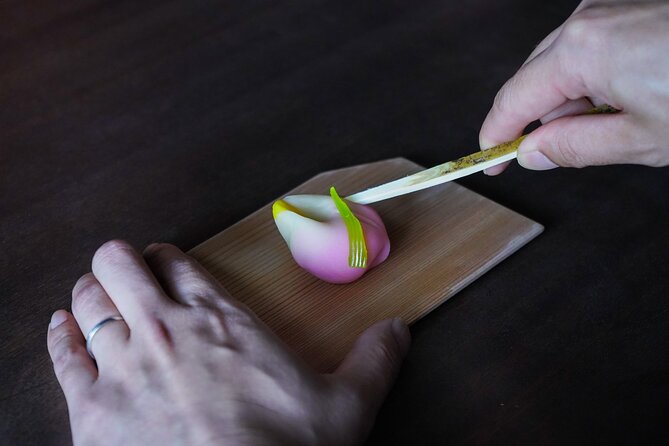 Japanese Tea Ceremony & Japanese-Style Lunch Served by Airline - Key Points