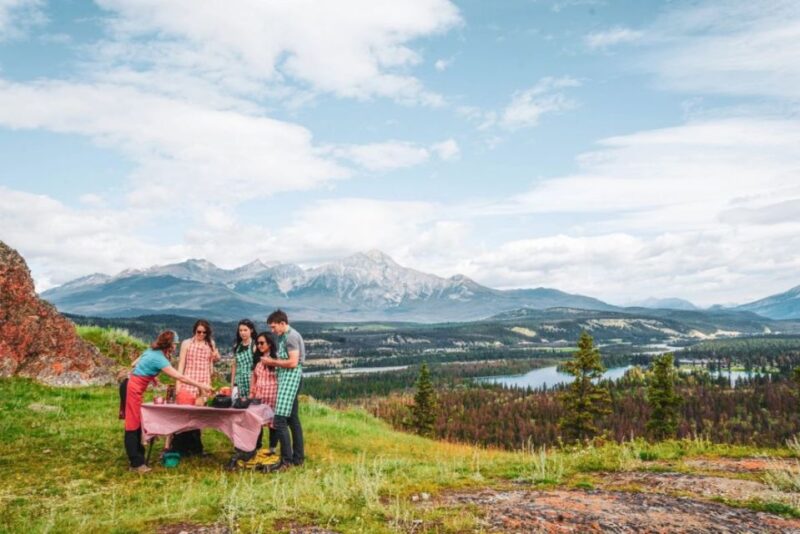 Jasper: Mountain Hike and Backcountry Cooking Class and Meal - Group Size and Language