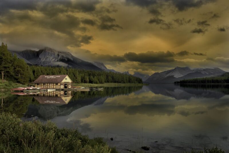 Jasper National Park: Maligne Lake Cruise With Guide - Key Points