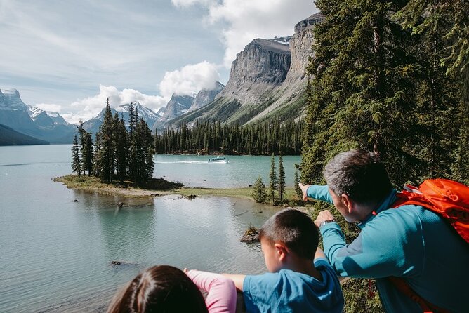 Jasper National Park Tour: Maligne Valley, Medicine Lake and Spirit Island - Exploring Medicine Lake