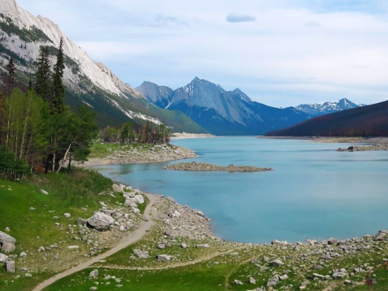Jasper: Wildlife and Waterfalls Tour With Lakeshore Hike - What to Bring