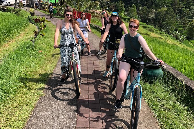 Jatiluwih E-bikes Tour Cycling Group - Luhur Besikalung Temple