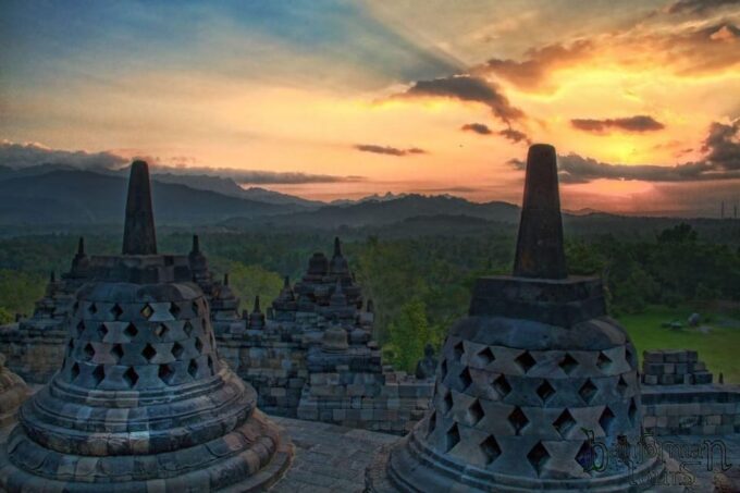 Javas Highlight Guided Tour From Jakarta or Bali - Immerse in Culinary Delights