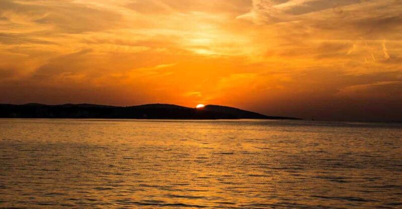 Javea: 90-Minute Sunset Cruise With Glass of Cava - Cruise Experience