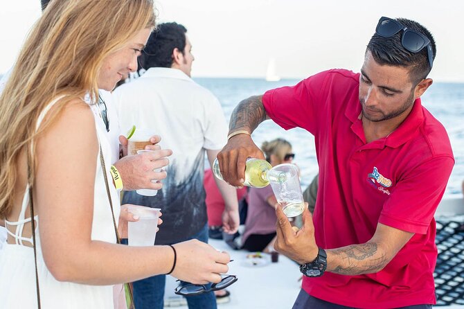 Jazz and Wine Sunset Cruise in Los Cabos - Sunset Photo Opportunities