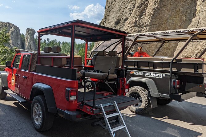 JEEP Bison Safari With Sylvan Lake/Needles Highway/Iron Mtn Road - Needles Highway