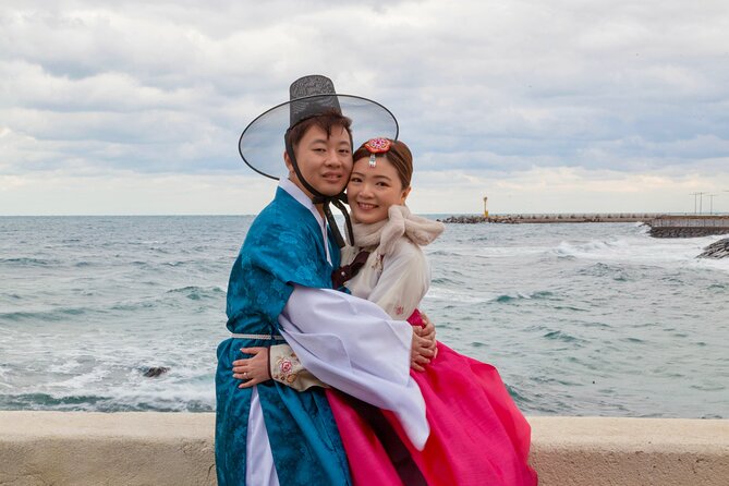 [Jeju] Hanbok Private Guide Tour & Photo Session in Beautiful Yongduam Rock, - Meeting and Ending Points