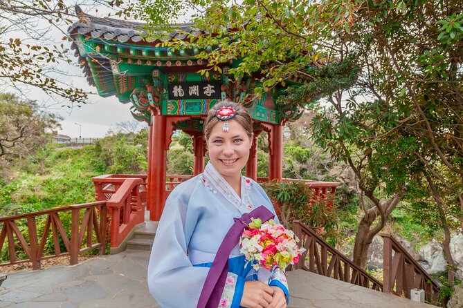 [Jeju] Hanbok Private Guide Tour & Photo Session in Beautiful Yongduam Rock, - Memorable Photography Experience
