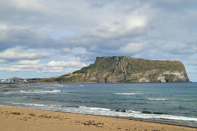 Jeju Island UNESCO small group day tour(Taxi, van & bus) - Key Points