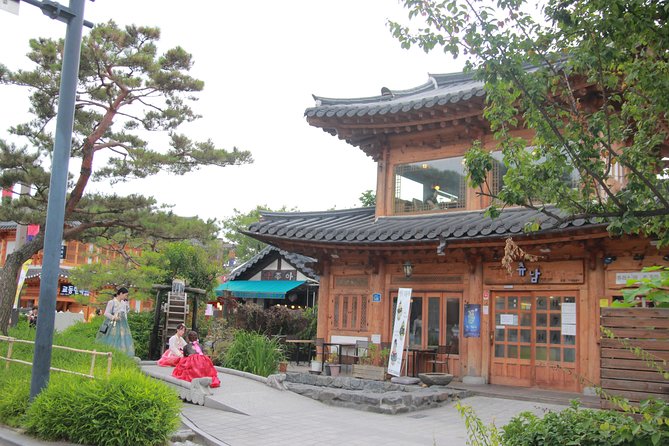 Jeonju Hanok Village Cultural Wonders Day Tour From Seoul - Exploring Traditional Architecture