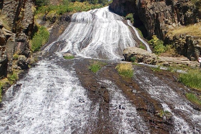 Jermuk (Waterfall), Noravank, Wine Tasting, Khor Virap - Key Points
