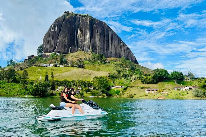 Jet Ski in Guatapé Antioquia - Exploring Scenic Spots and History