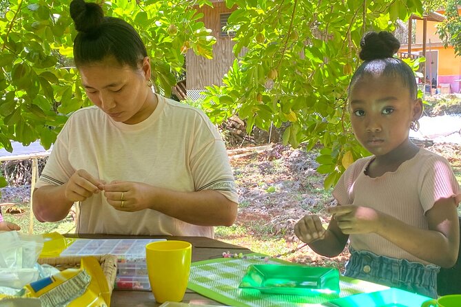 Jewelry Workshop a Mi Mek It! in Montego Bay Jamaica (Fr & En) - Participant Capacity and Offerings