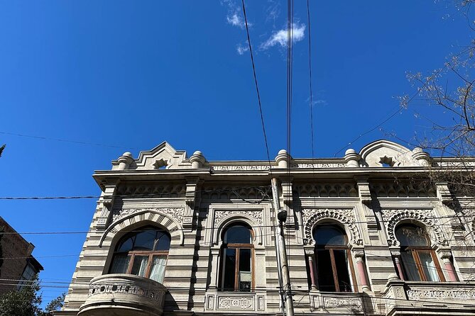 Jewish Heritage Walking Tour With Kosher Wine Tasting - Kosher Wine Tasting Experience
