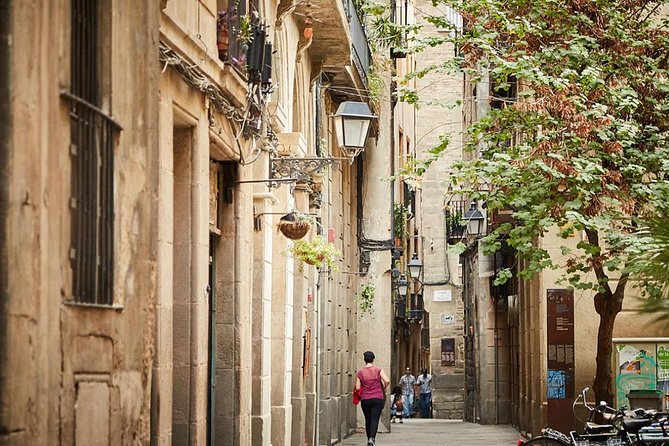 Jewish Quarter of Barcelona Private Tour With Hotel Pick-Up - Tour Experience and Expectations