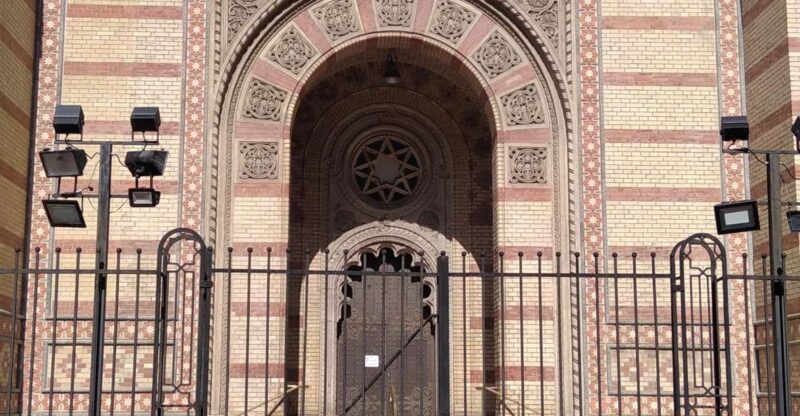 Jewish Quarter & Synagogues With Personal Stories - Exploring the Jewish Quarter