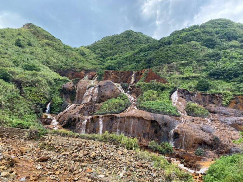 Jiufen Night Tour From Taipei - ShueiNanDong Golden Waterfall