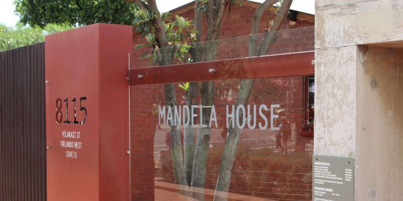 Johannesburg: (Apartheid Museum & Soweto Day Tour) - Key Points