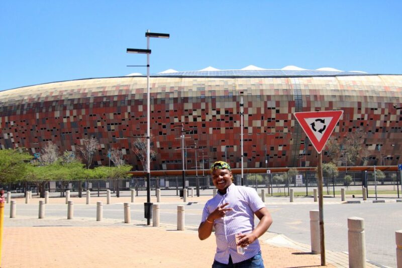 Johannesburg: Soweto Apartheid & Township Tour With Lunch - Visiting Shanty Towns
