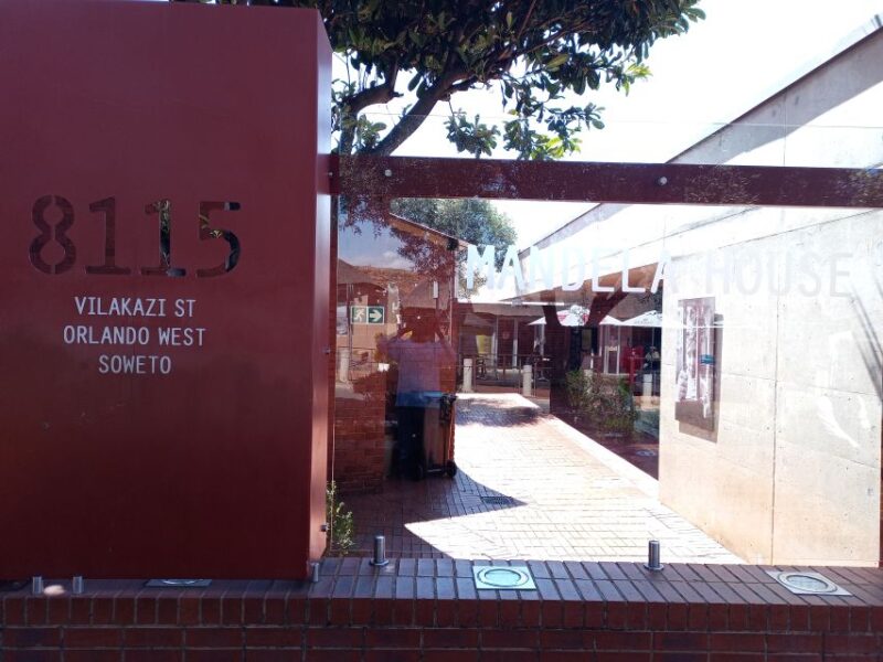 Johannesburg: Soweto History Tour With African Lunch - Itinerary at a Glance