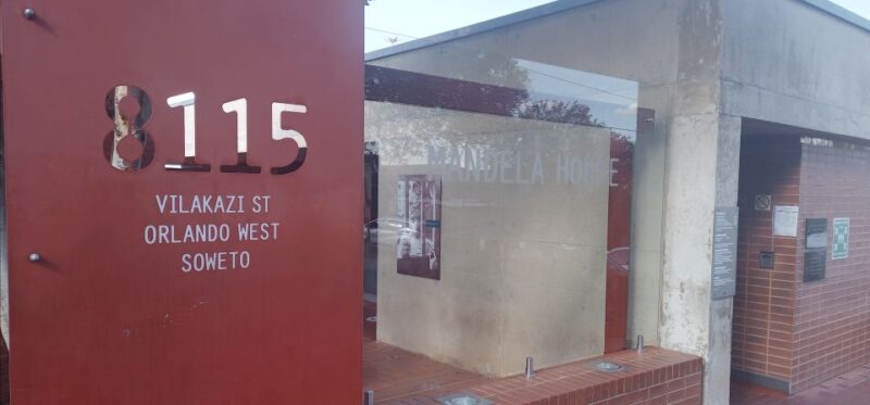 Johannesburg: Soweto History Tour With African Lunch - Exploring Sowetos Landmarks