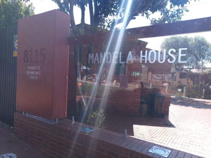 Johannesburg: Soweto History Tour With African Lunch - Tour Inclusions