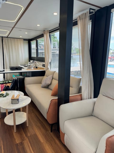 Johor Bahru Sun Set Party Boat House - Key Points