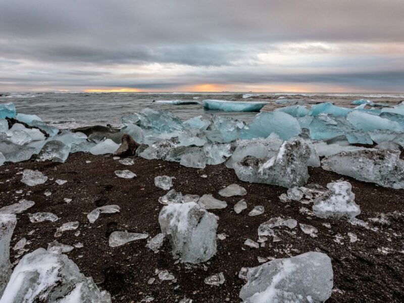 Jökulsárlón Floating Glacier & Diamond Beach Day Tour - Key Points