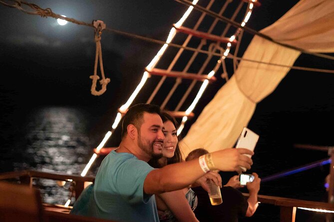 Jolly Roger Pirate Show and Dinner in Cancun - Cancun Coastline Cruise