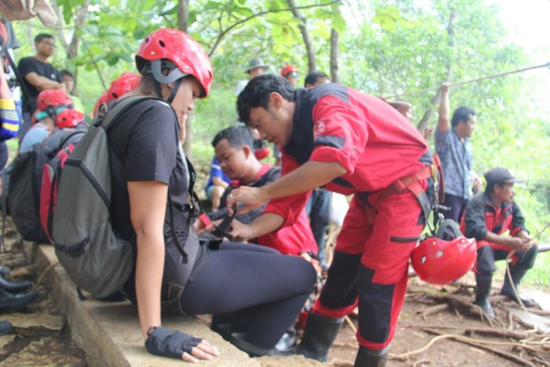 Jomblang Cave & Prambanan Temple Full Day Tour - Jomblang Cave Visit