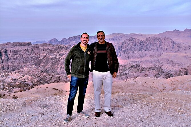 Jordan Tour: Private Driver - Luxurious Car - Driver Expertise