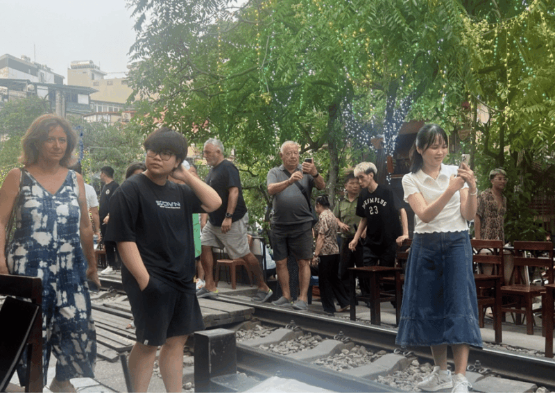Journey to Explore Hanoi Foods With Train Street Visit - Itinerary Highlights