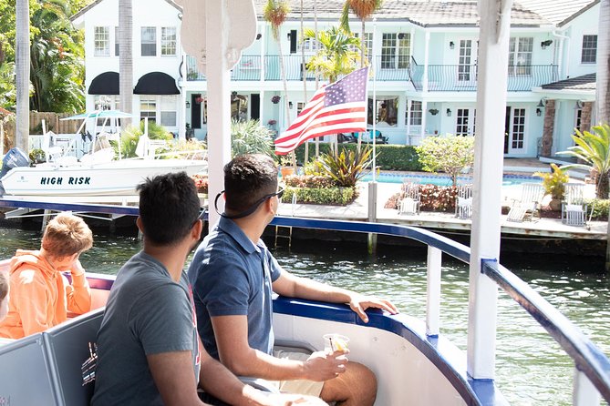 Jungle Queen Riverboat 90-Minute Narrated Sightseeing Cruise in Fort Lauderdale - Onboard Amenities