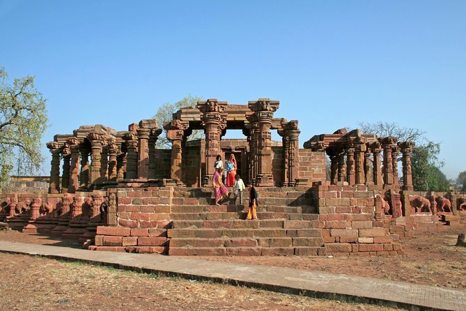 Jyotirlinga Journey: Indore to Omkareshwar Private Day Trip - Lunch at a Traditional Restaurant