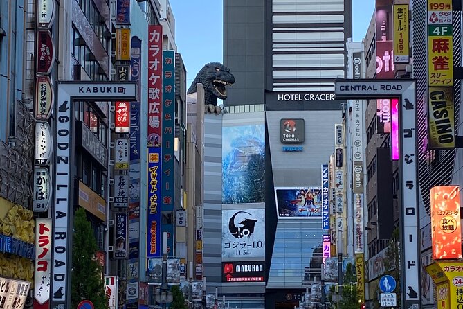 KABUKICHO DEEP TOUR + DINNER & BAR HOP W/Local Certified Guide - Positive Traveler Feedback