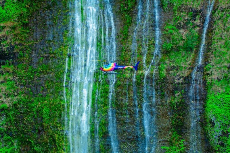 Kailua-Kona: Kohala, Volcanoes and Waterfall Helicopter Tour - Key Points