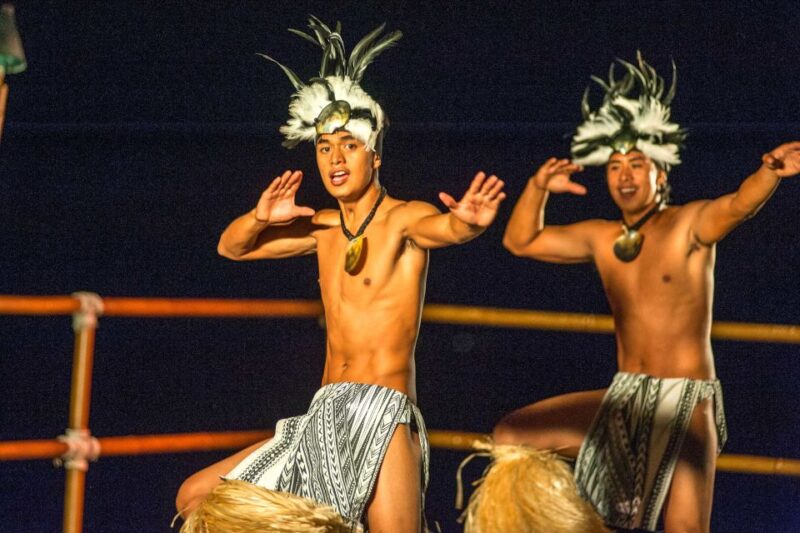 Kailua-Kona: Voyagers of the Pacific Luau With Buffet Dinner - Accessibility and Amenities