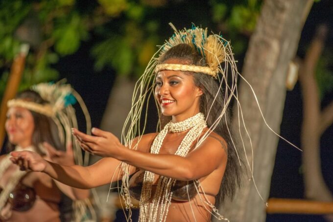 Kailua-Kona: Voyagers of the Pacific Luau With Buffet Dinner - Traditional Hawaiian Cuisine