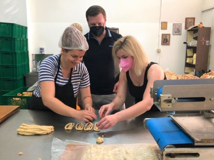 Kalamata: Food Tour and Olive Oil Tasting With Light Lunch - Sampling Local Wine Varieties