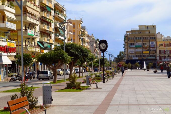 Kalamata: Private Highlights Walking Tour With Snacks - Explore Cultural Center