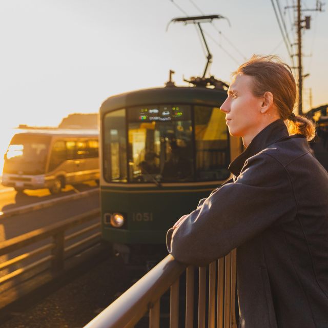 Kamakura Tour With Pro Photographer: Anime Train & Fuji View - Photographer Attire