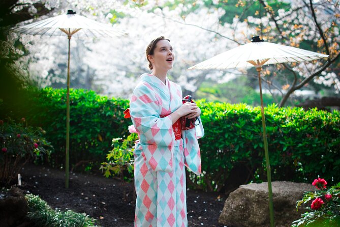 Kamakura Tour With Pro Photographer: Tsurugaoka Hachimangu Shrine - Highlights of Tsurugaoka Hachimangu Shrine