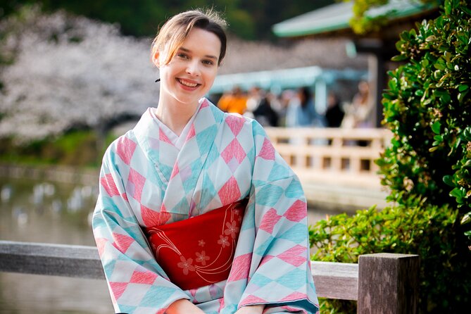 Kamakura Tour With Pro Photographer: Tsurugaoka Hachimangu Shrine - Benefits of a Private Tour
