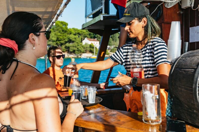 Kamenjak/Medulin: Sunset Dolphin Boat Tour With Dinner - Itinerary Details